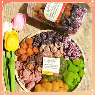 Mứt sấy dẻo mix 9 vị kiwi ô mai xí muội đào trái cây sấy dẻo mứt tết mix chua ngọt ăn là thích - hộp 1kg