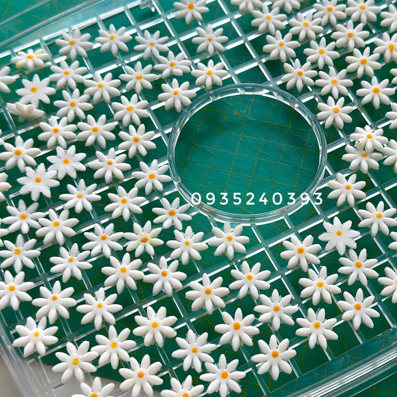 set 100 Hoa cúc ăn được bằng đường gumpaste ít ngọt nhiều size trang trí bánh