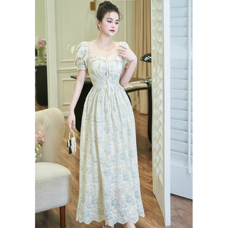 Váy thô thêu hoa cổ vuông