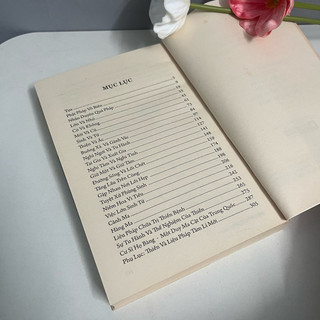 Sách - Niêm Hoa Vi Tiếu