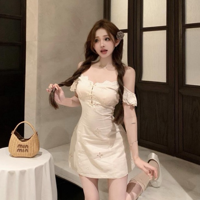 Đầm Kem Ren Hoa Phối Nơ Trên (sẵn)