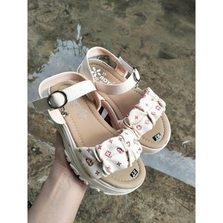 Sandal cho bé gái size trung