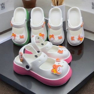 Dép sandal nữ bánh mì quai ngang kèm Sticker hoạt hình dễ thương gắn quai hậu đế siêu êm mềm D7757