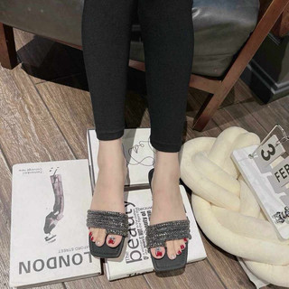 Dép xỏ ngón đính đá quai ngang sang chảnh