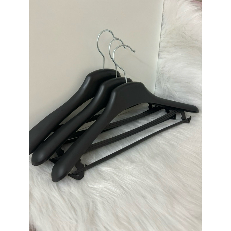 Móc Treo Quần Áo Vest Nam Bằng Nhựa Cao Cấp, Vai Ngang 45Cm Có Thanh Ngang Sản Phẩm Dùng Cho Của Hàng Và Shop Thời Trang