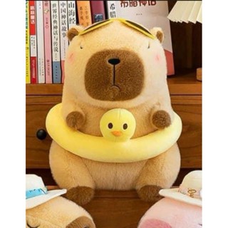 Gấu bông capybara phao vịt đáng yêu .