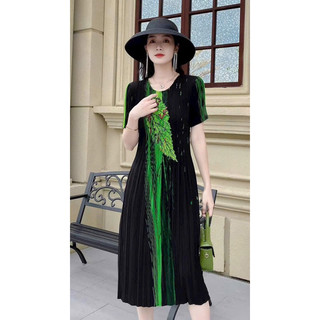 Đầm lụa hoạ tiết dập ly sang trọng