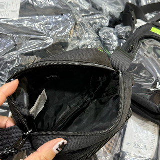 Túi Van.s đeo chéo nilon unisex