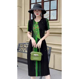 Đầm lụa hoạ tiết dập ly sang trọng