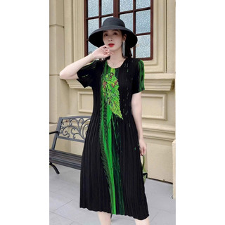 Đầm lụa hoạ tiết dập ly sang trọng