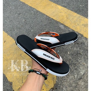 - Dép Sneaker buzz đen quai trắng họa tiết