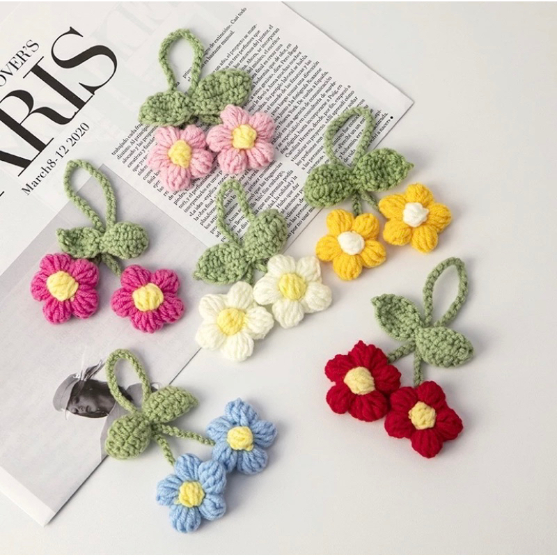 Móc khoá hoa len 6 cánh hạt bắp