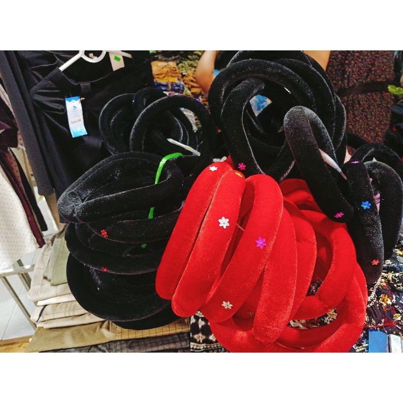 Mấn nhung đội đầu cho bà cho mẹ