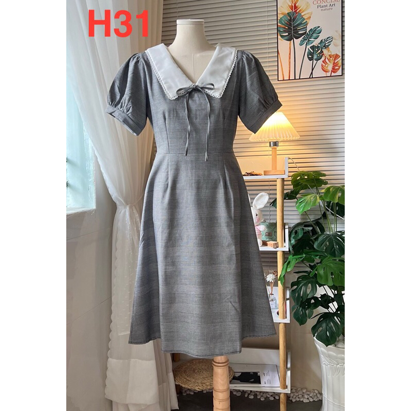 H31 Đầm caro form xòe phối cổ trắng