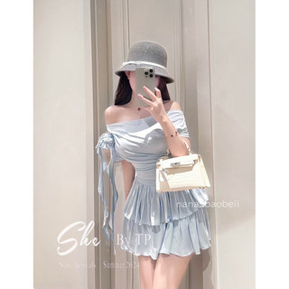 Váy Trễ Vai Phối Hoa Xoè Tầng