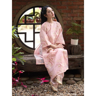  Áo dài cách Tân 2024 gấm Kim tuyến Nổi cổ tròn tay loe nhẹ nhàng sang trọng 