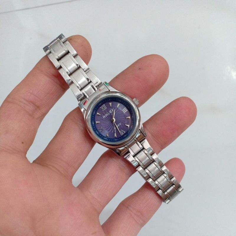 đồng hồ si nữ hiệu HALEI màu bạc mặt xanh độ mới 90%
