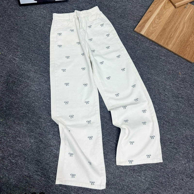 JEANS SUÔNG THÊU NƠ XYNH DÀI 102CM