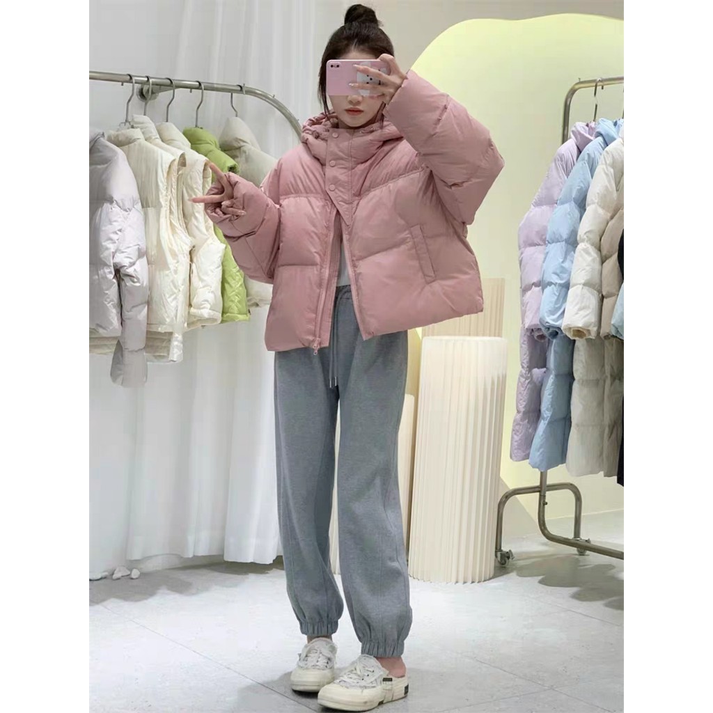 Áo Phao Nữ Có Mũ Dáng Ngắn Tay Bo Chun Hoa Có Dây Rút Áo Khoác Phao Nữ 4 Màu Áo Phao Béo Viền 3 Cúc Áo Phao Mùa Đông | BigBuy360 - bigbuy360.vn