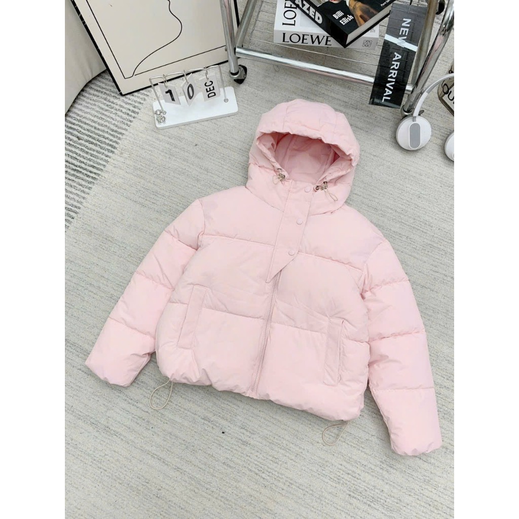 Áo Phao Nữ Có Mũ Dáng Ngắn Tay Bo Chun Hoa Có Dây Rút Áo Khoác Phao Nữ 4 Màu Áo Phao Béo Viền 3 Cúc Áo Phao Mùa Đông | BigBuy360 - bigbuy360.vn