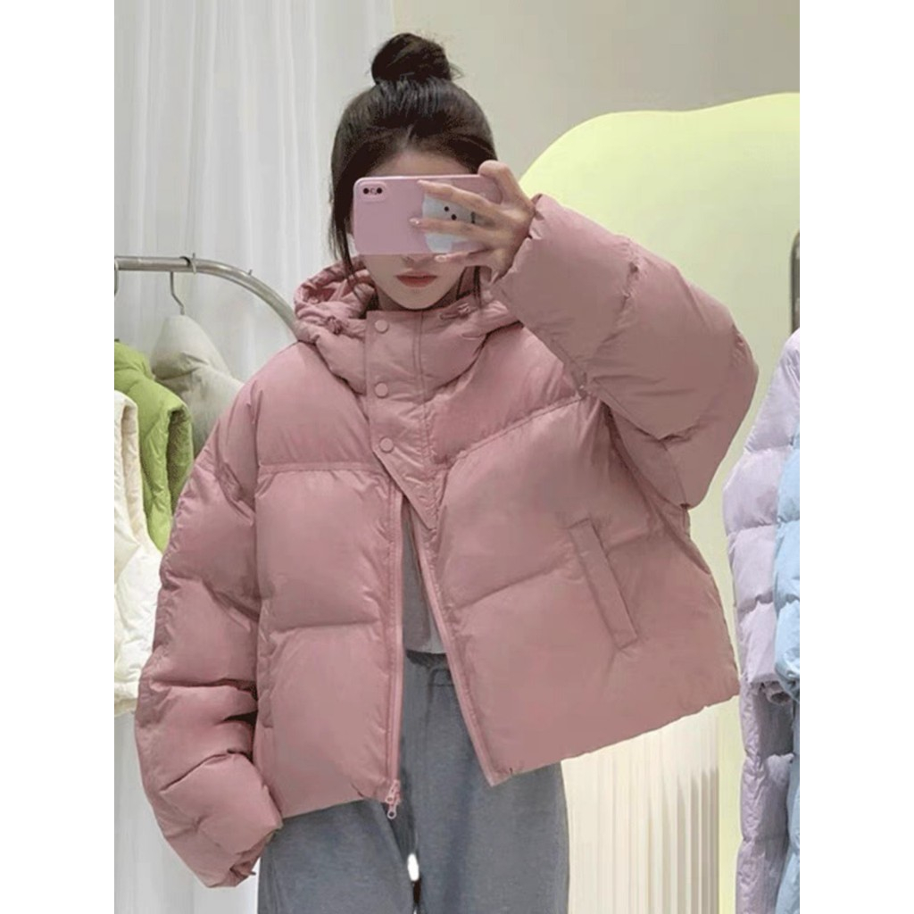 Áo Phao Nữ Có Mũ Dáng Ngắn Tay Bo Chun Hoa Có Dây Rút Áo Khoác Phao Nữ 4 Màu Áo Phao Béo Viền 3 Cúc Áo Phao Mùa Đông | BigBuy360 - bigbuy360.vn