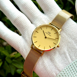 Đồng Hồ Nữ DW . Kính sapphire chống trầy . Chống nước tốt