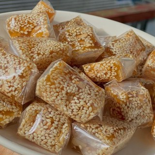 Kẹo mè xửng huế ít ngọt