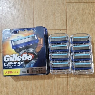 Hộp 8 lưỡi dao cạo râu Gillette Proglide5 (đầu cạo 5+1)