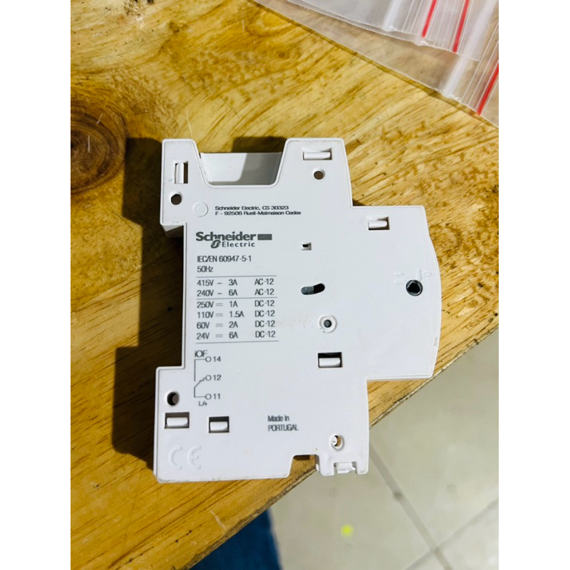 (Used) Tiếp điểm phụ CB iOF Schneider Electric A9A19801