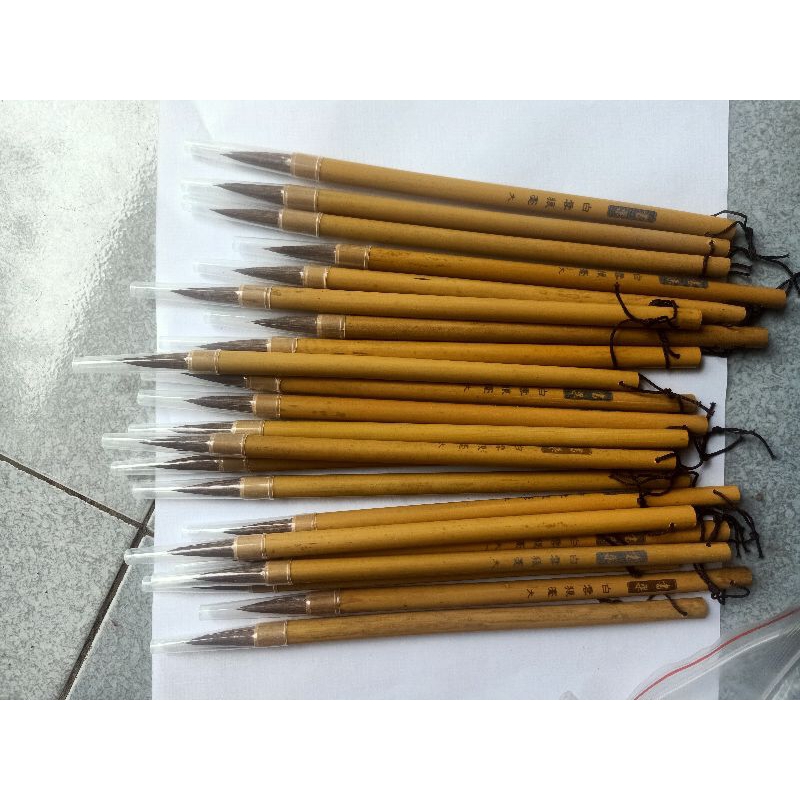 Bút lông viết chữ thư pháp