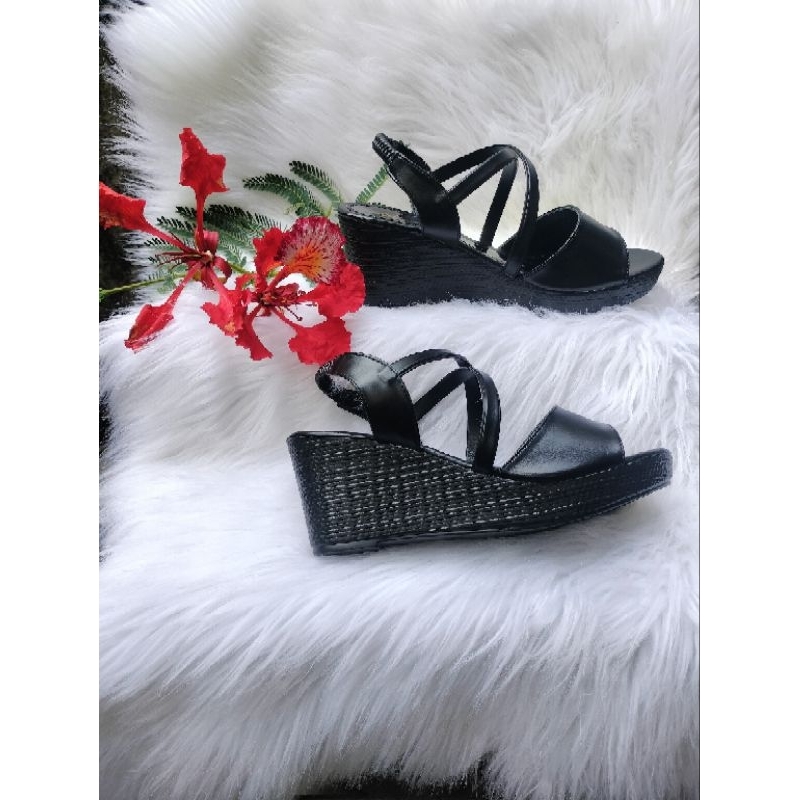 sandal nữ đế xuồng thấp 5 phân.quai bản hậu thun ôm chân. đế nhẹ dễ mang.