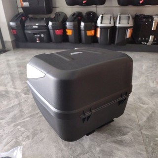 Thùng Sau Givi B32N Bold Chính Hãng 32 Lít- Chống Nước, Đựng Vừa 1 Mũ Fullface, Bảo Hành 2 Năm