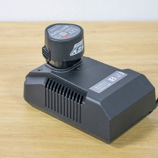 Đế sạc nhanh pin Benyu 12V/20V (Chân pin chính hãng Benyu)