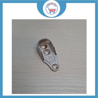 Bát bas pát pat đỡ thanh suốt áo - Tai đỡ giá suốt áo