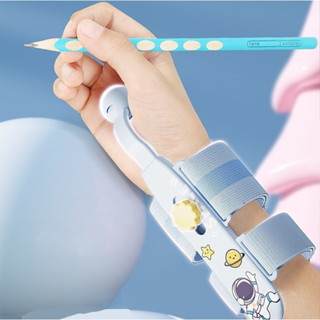 [Loại Cao Cấp] Dụng Cụ Hỗ Trợ Tập Viết Định Hình Cổ Tay Bé Giúp Viết Đúng Tư Thế Khi Cầm Bút