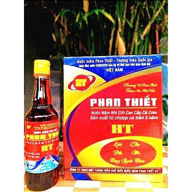 Nước mắm truyền thống Phan Thiết HT loại đặc biệt 25 độ đạm 1 thùng có 6 chai 500ml 3 lít ( chai nhự