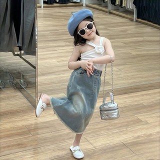 Set áo hoa ngực cv jean dài bé gái