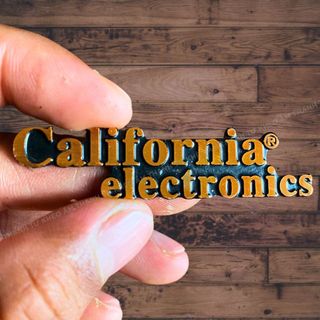 Tem loa California Electronis dán loa, amply, chất liệu nhôm cứng, giá bán 1 đôi