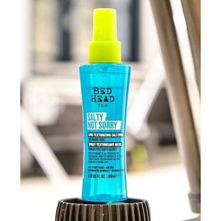 XỊT MUỐI KHOÁNG TẠO KIỂU KẾT CẤU LINH HOẠT TIGI BEDHEAD SALTY NOT SORRY 100ML