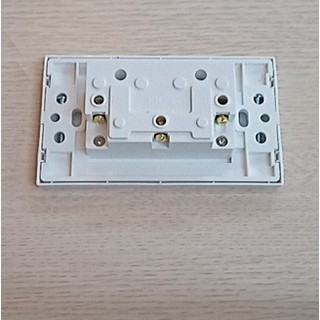 Mặt 2 ổ cắm âm tường Lioa