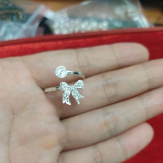 Nhẫn nơ bạc gắn trai