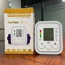 Máy xông hút mũi họng Rossmax (tặng kèm 1 máy đo huyết áp Arm Style)