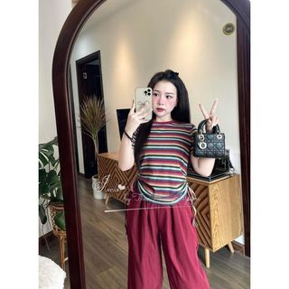 Áo phông kẻ đỏ rút eo cổ viền cộc tay
