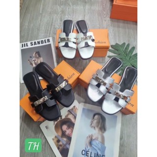 Dép lê nữ HM khoá xoay, ba mầu đen + trắng + bạc