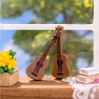 Mô hình đàn guitar trang trí nhà búp bê, tiểu cảnh, terrarium, DIY