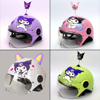 MŨ BẢO HIỂM TRẺ EM,CHO BÉ 3 ĐẾN 9 TUỔI,HOẠ TIẾT KUROMI CÓ KÍNH KÈM TAI MÈO VÀ BÔNG KURUMI-ĐẠT CHUẨN