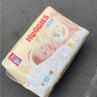 Bỉm Huggies dán S54 miếng S dành cho trẻ (4-8kg) tặng 6 miếng tã quần
