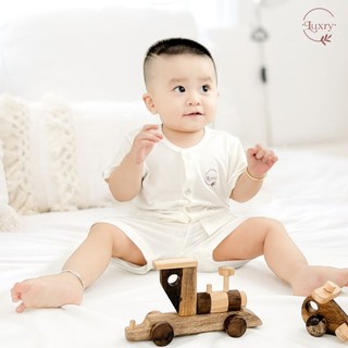 Bộ quần áo cộc tay cài thẳng Luxry với chất vải sợi tre cho trẻ em mặc nhà size từ sơ sinh đến 3 tuổi