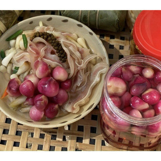 Hành tím muối chua ngọt vừa ăn sạch sẽ vệ sinh.