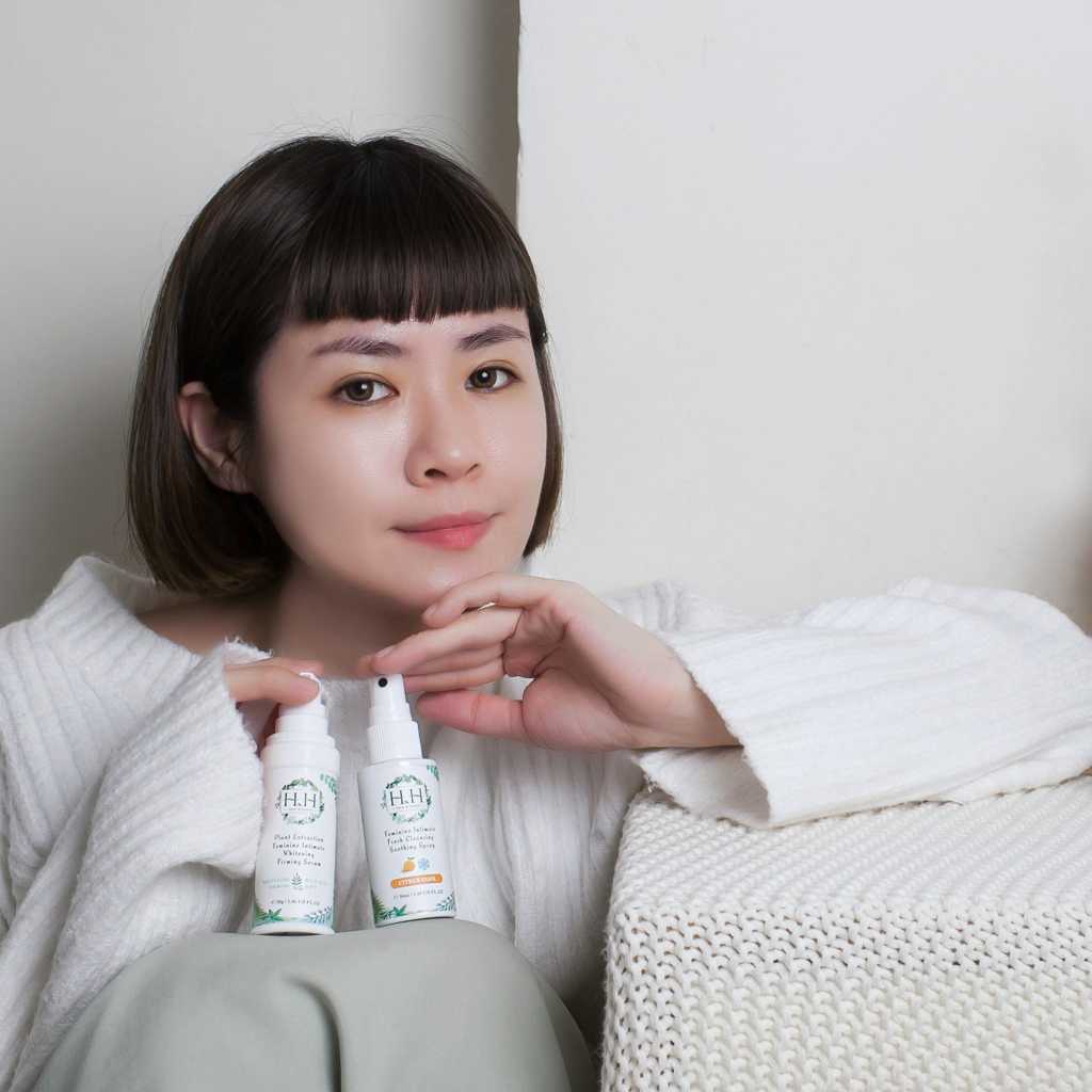 Set 2 Lọ Xịt Phụ Khoa HH 50ml Chiết Xuất Thảo Mộc, Kháng Khuẩn Ngăn Mùi Hiệu Quả, Hương Thơm Dịu Nhẹ Dễ Chịu